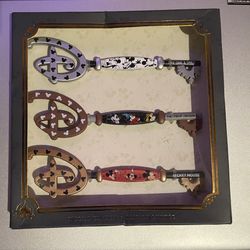 Mickey Mouse “Through the Years” Special Edition 3-Key Set