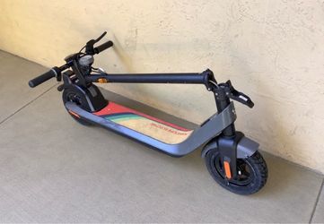 NIU Electric Scooter – New Flat-Free Tires