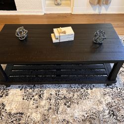 3 Pc Coffee & end table set . 