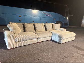 Lindyn sectional