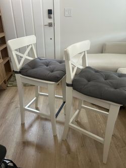 Kitchen island stools