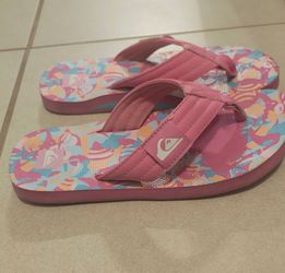Girls Quicksilver flip flops size 13
