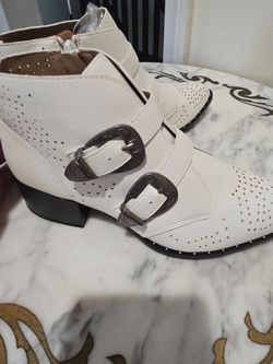 New with shoe box white ankle boots