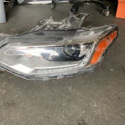 2018-2021 Chevy Traverse Left Xenon Headlight