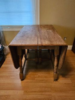 Drop leaf table