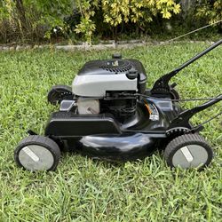 SELF PROPELLED MURREY SELECT 22 "INCH POWERED STRONG 190cc / 5 .0 HP BRIGGS AND STRATTON. 2 IN 1   COMBO MULCH / SIDE DISCHARGE. SHARP BLADE, NEW FILT