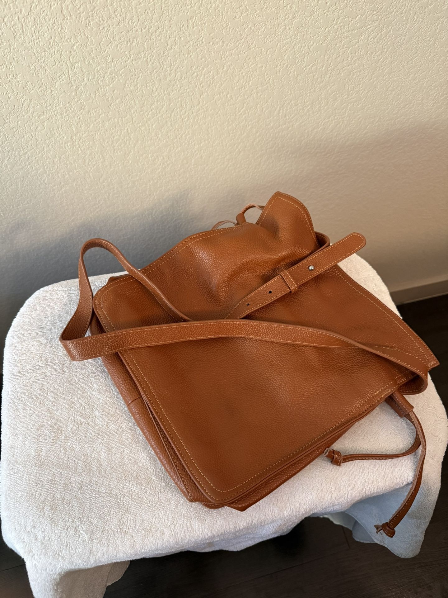 Like New Beautiful Cognac/Tan Pebble Leather Bucket Handbag