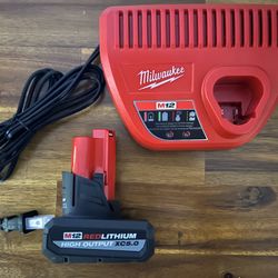 Milwaukee M12 Charger And Battery 