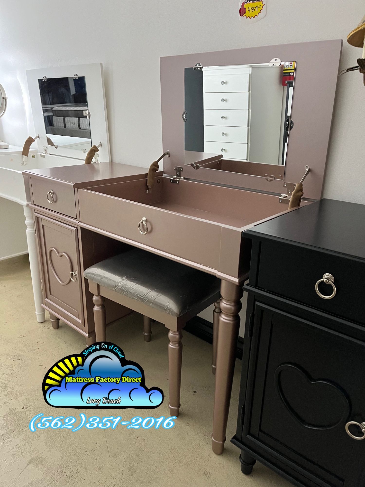 Rose/ Gold Vanity Desk For Makeup With Mirror Attached- Rosa/ Oro Vanity Para Maquillaje Con Espejo