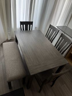 Mathis Brothers Dining Set
