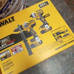 DeWalt New Kit Hammer Drill And Impact