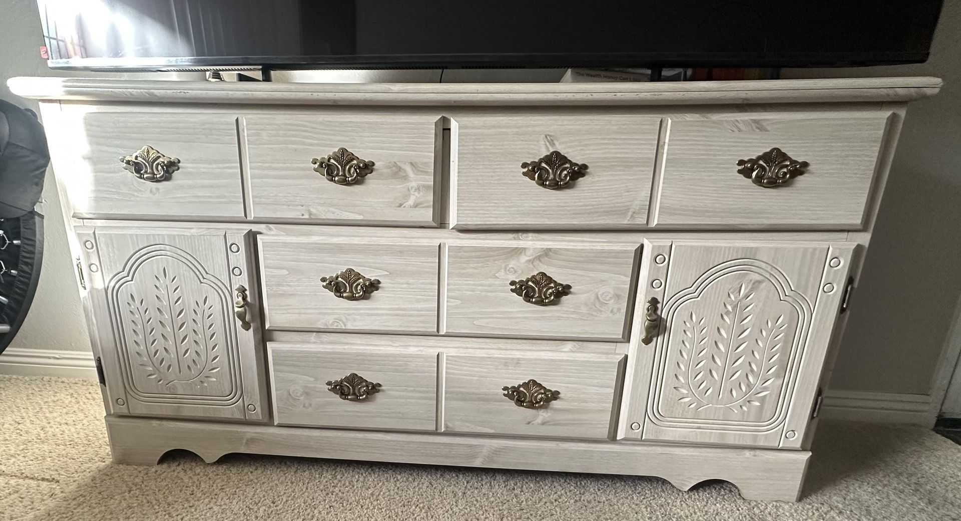 TV stand FREE!!!