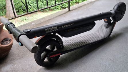 REPAIR NEEDED-Segway Ninebot ES3 Electric Scooter