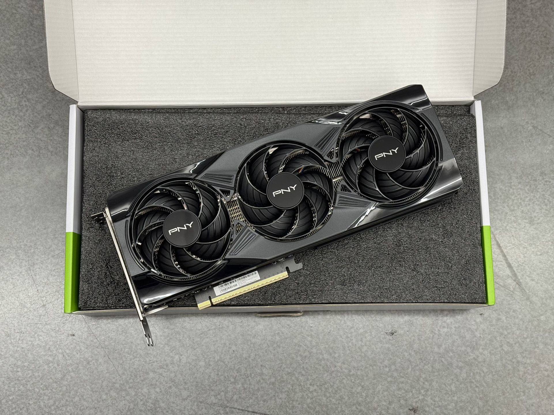 PNY - GeForce RTX 5070 12GB OC GDDR7 PCI Express 5.0 Graphics Card with Triple Fan