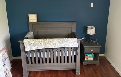 Crib, Toddler Bed, Full Bed. 3-in-1 convertible beds