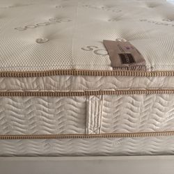 King bed + Saatva Luxury Mattress +mattress frame – Like New