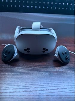 Meta Quest 3s Vr Headset with Controllers