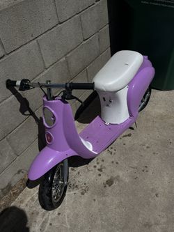 RAZOR MOPED