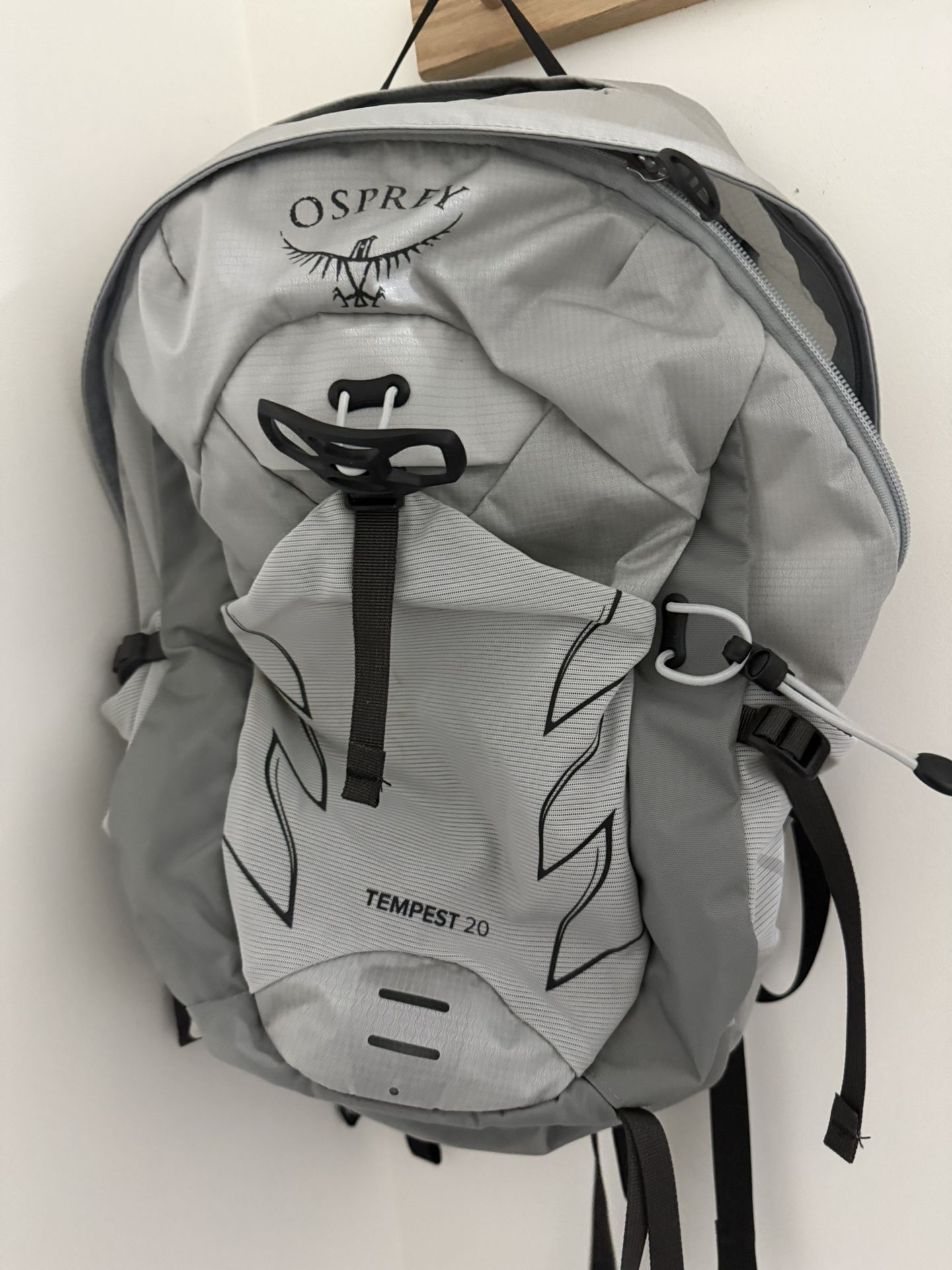 Osprey Tempest 20L Women's Hiking Backpack with Hipbelt, Aluminum Grey, WXS/S