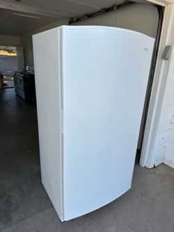 Whirlpool freezer 15.8 cu ft (1 Month Warranty)