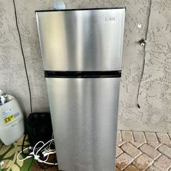 Stainless Steel 7 Cubic ft Refrigerator 