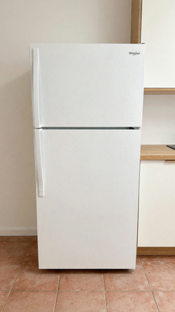 2019 Whirlpool WRT314TFDW 14.3 cu ft Top Freezer – Like New – Bensalem, PA