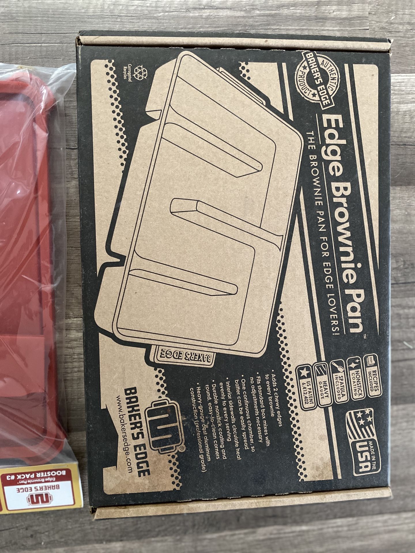 Edge Brownie Pan with Lid