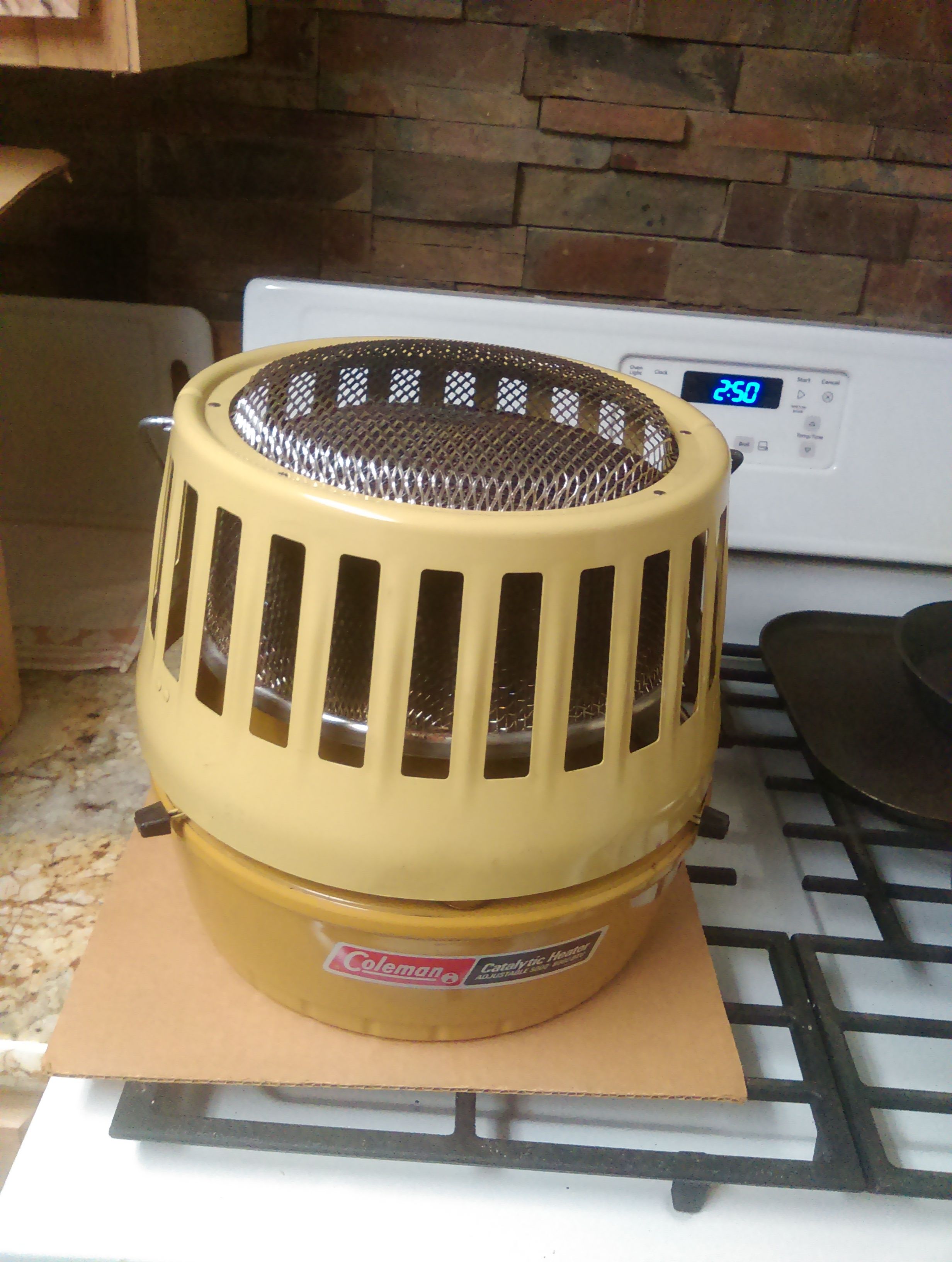Vintage Coleman Gold Colored Catalytic Heater 515A704 Dial Temp 5000-8000 BTU Original Box