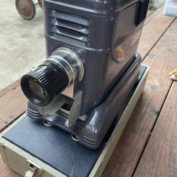 La belle Model 75 Slide Projector