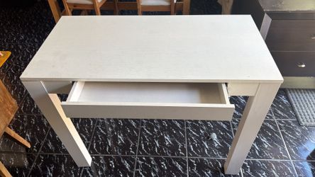 Desk table