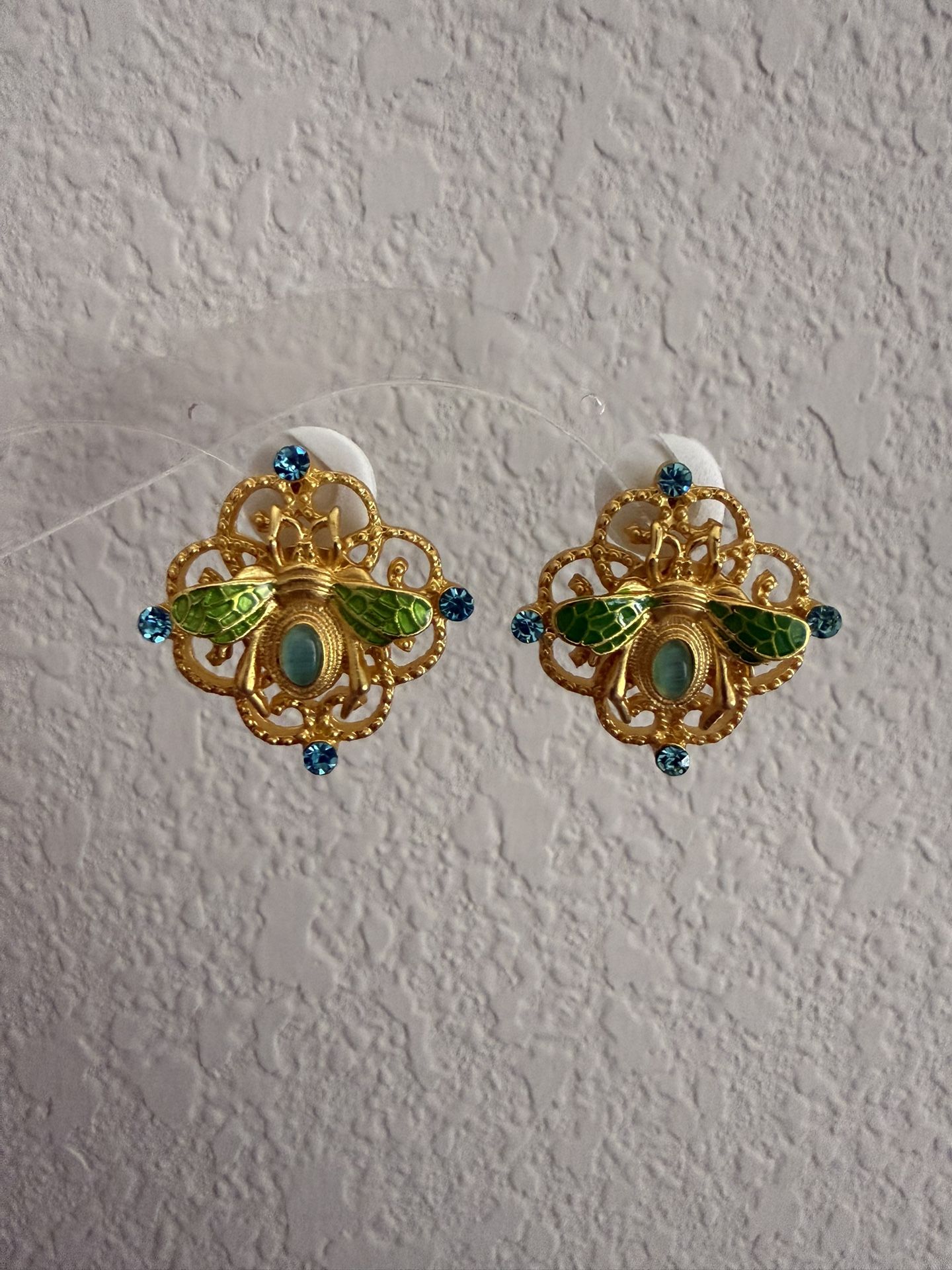 Women’s Vintage green and gold bee shaped Earrings