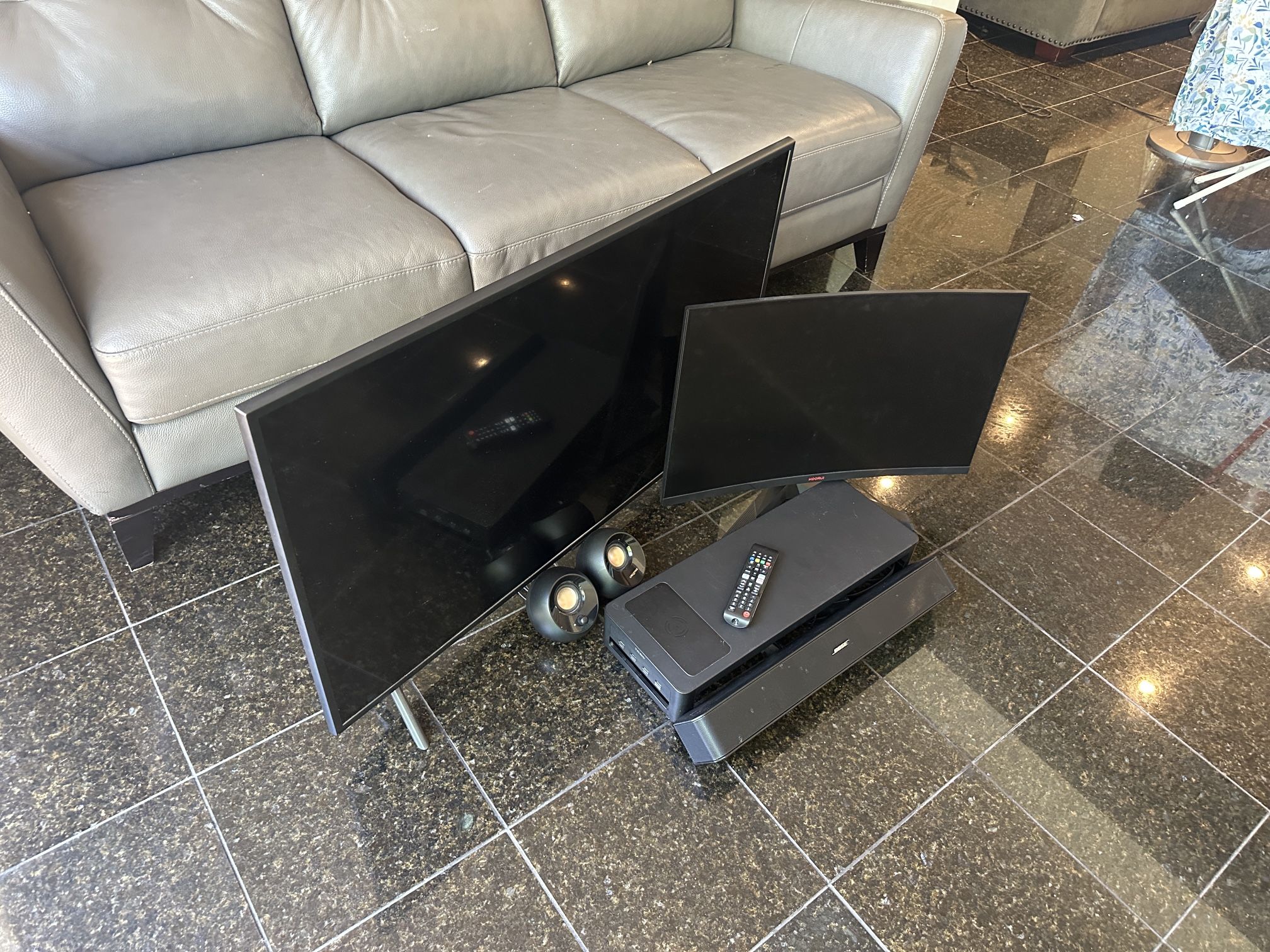 4K TV AND MONITOR BUNDLE