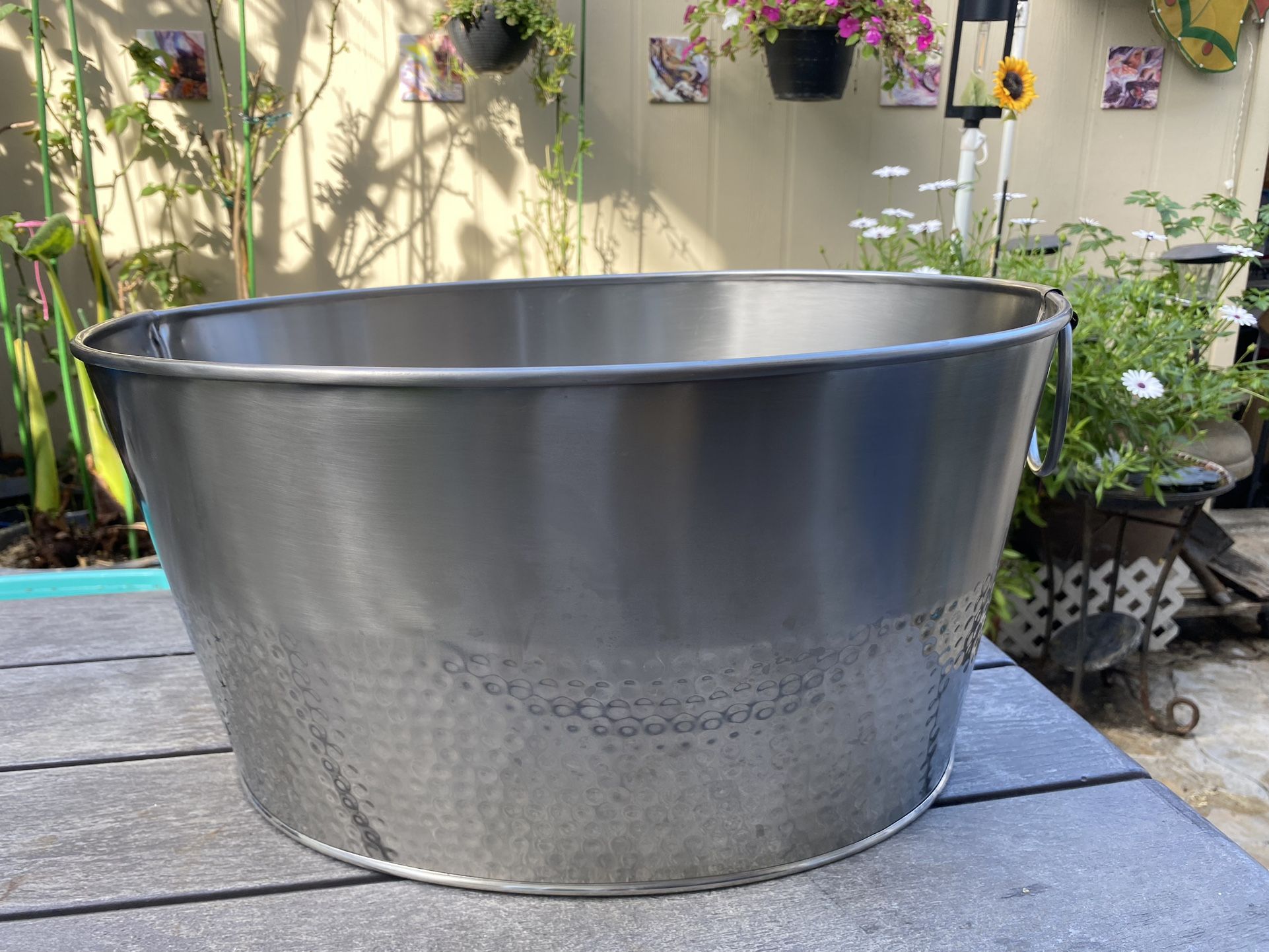 18.5 L× 14W x 9 H in. Hammered Oval Party