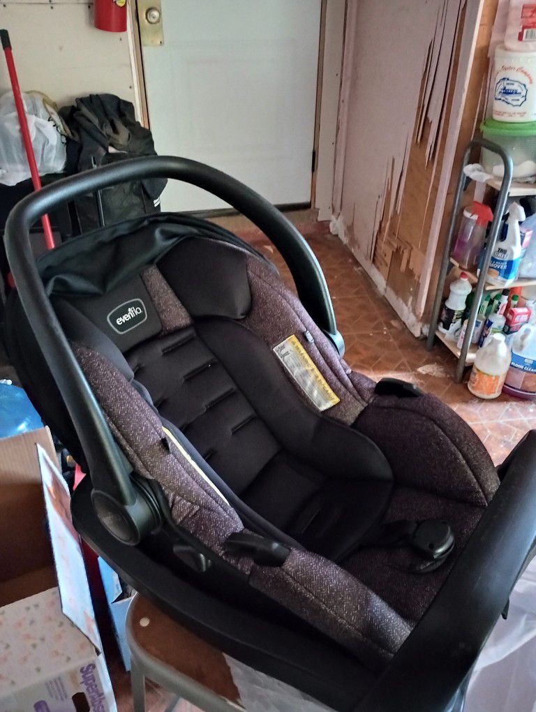 Evenflo Pivot Modular Travel, bassinet, car seat, stroller and car seat base)