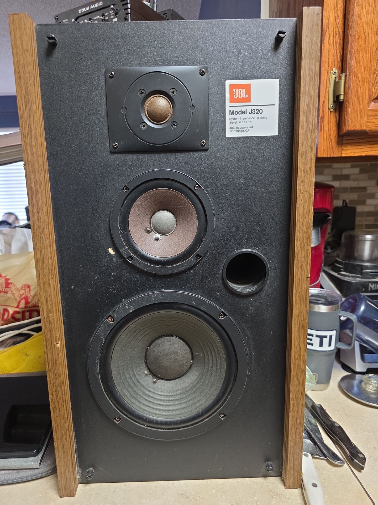 Jbl J320 bookshelf speakers