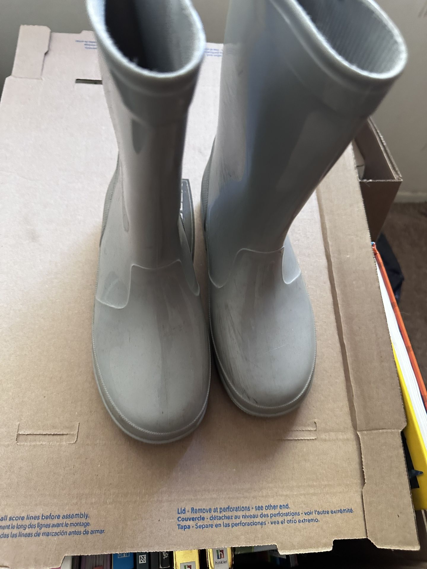 Kids Size 5 Rain Boots - Gray