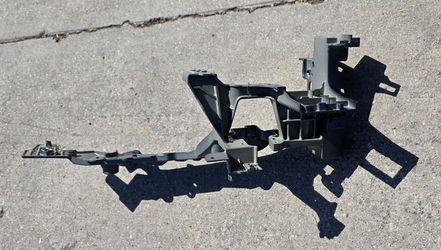 2021 2022 2023 2024 POLESTAR 2 RIGHT PASSENGER HEADLIGHT BRACKET