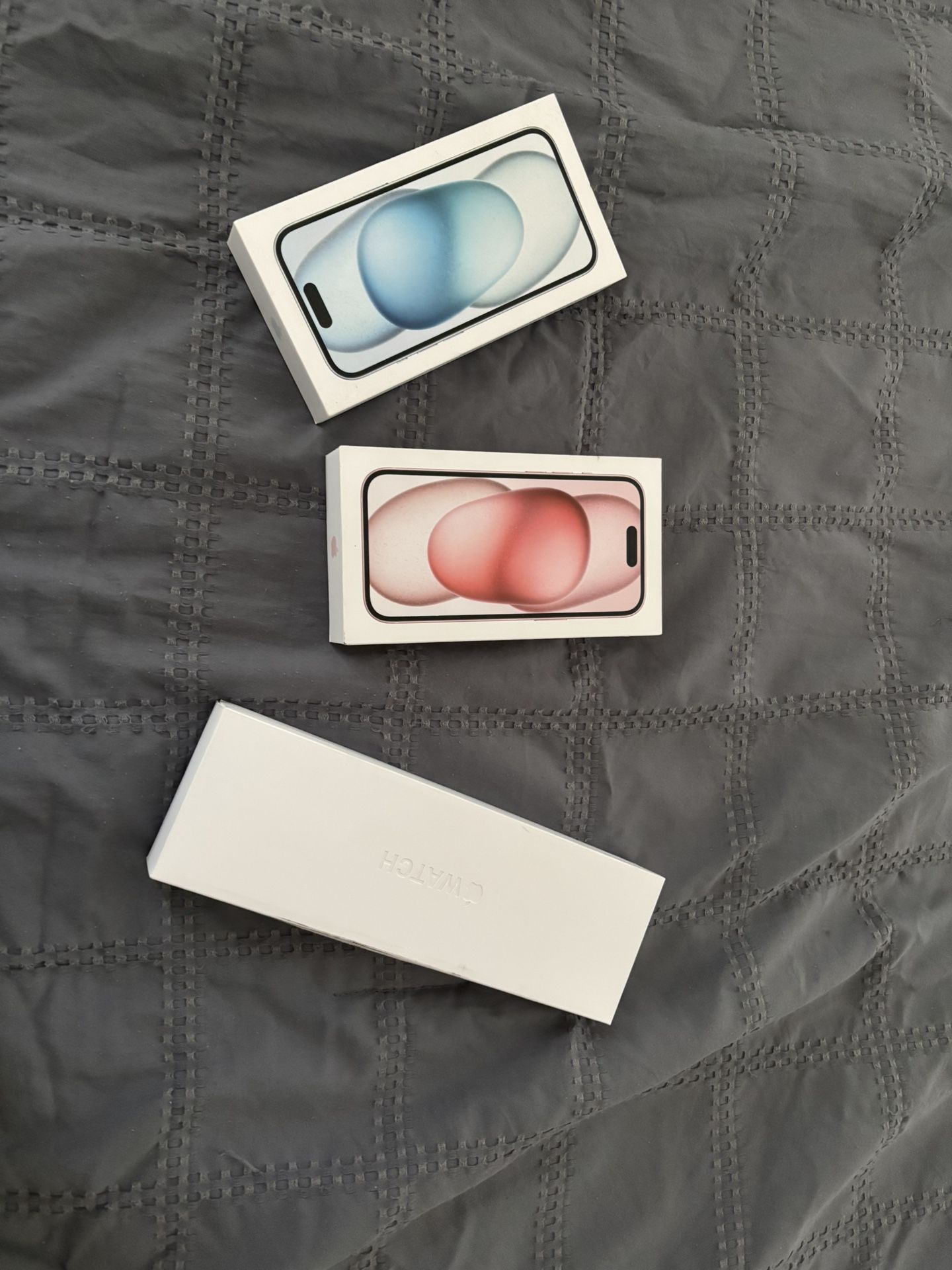 iPhone 15 128GB Pink, iPhone 15 127GB Blue & Apple Watch Series 10 46mm