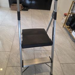 Gorilla Ladders
2-Step Aluminum Step Stool Ladder, 250 lbs. Type I Duty Rating (8ft. Reach Height
Used 