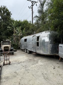 1960 Airstream Land Yacht