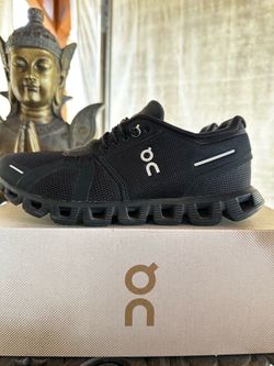 Women’s On Cloud 5 All Black Size 7 with box