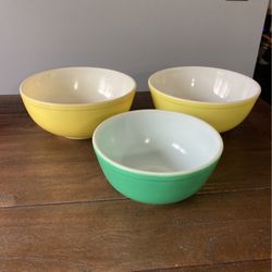 Vintage Pyrex Bowls