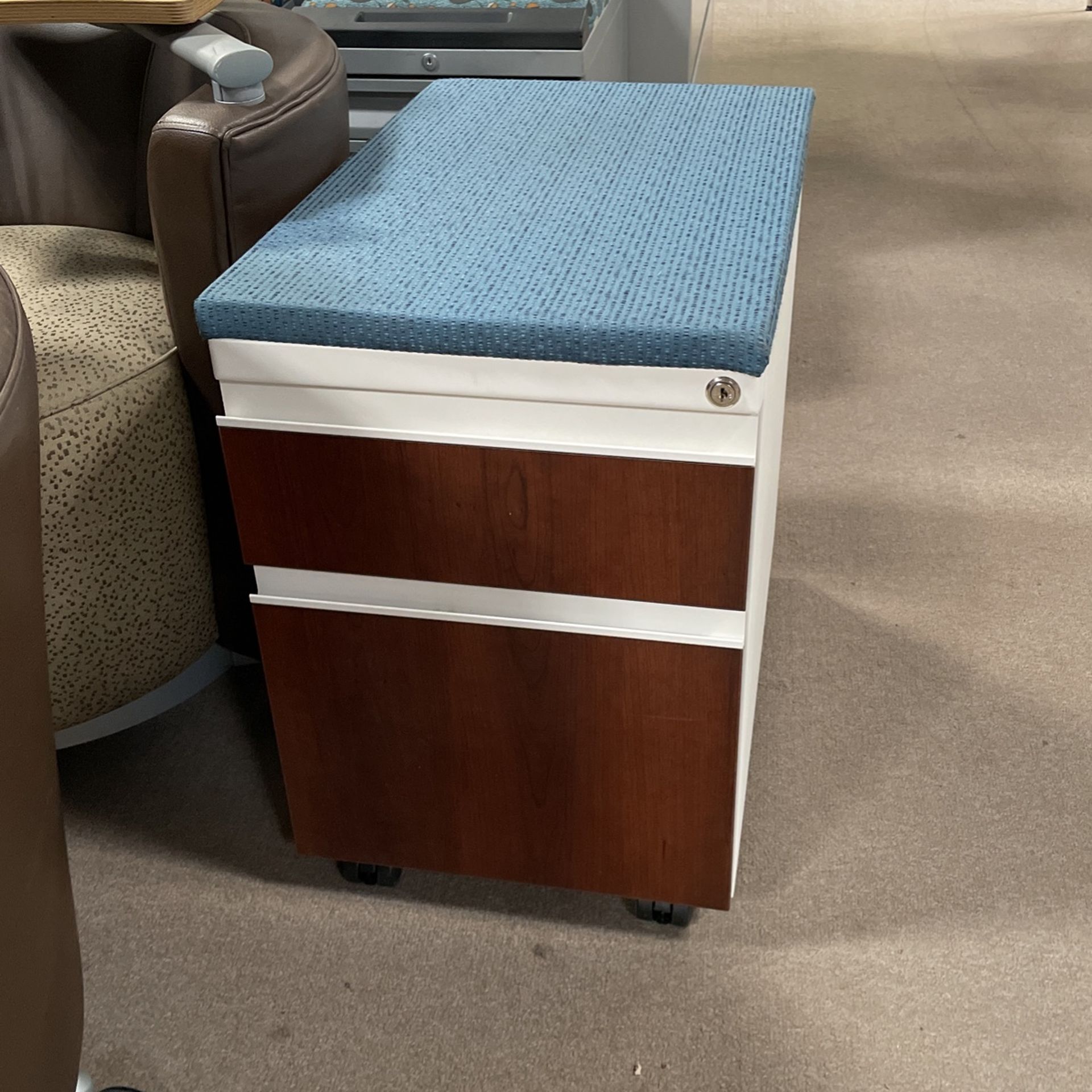 Mobile Pedestal 