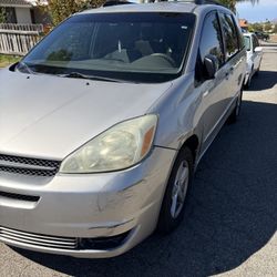 2004 Toyota Sienna