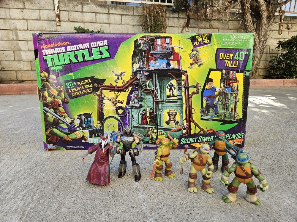 TMNT Secret Sewer Lair with 6 bonus action figures