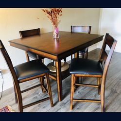 Dining Table And 4 Chairs 