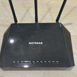 AC1750 WiFi Router (R6700) Nighthawk Dual-Band WiFi Router