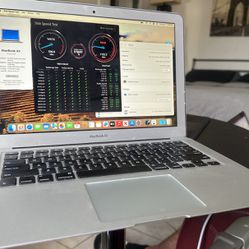 Apple MacBook Air 13inch w/ macOS Sonoma