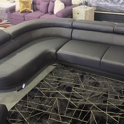 BLACK LEATHER SECTIONAL w/ curved chaise 😍😍