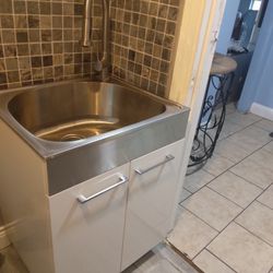 Restroom Vanity  180$ 24x33